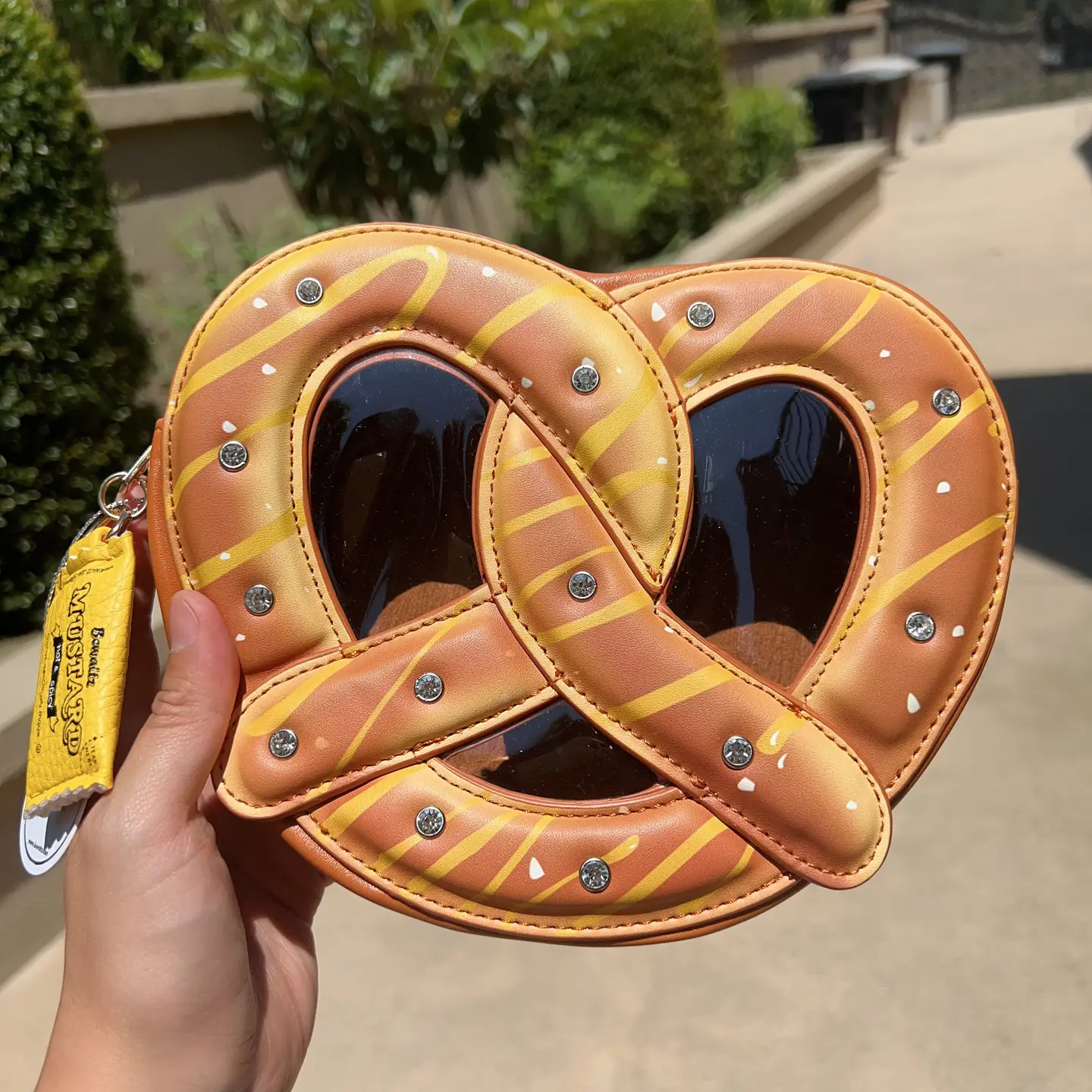Bewaltz Bag: Delight Pretzel - Image 2