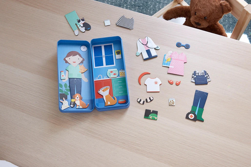 Chronical Books: Shine Bright Magnet Dress Up Set - Image 10