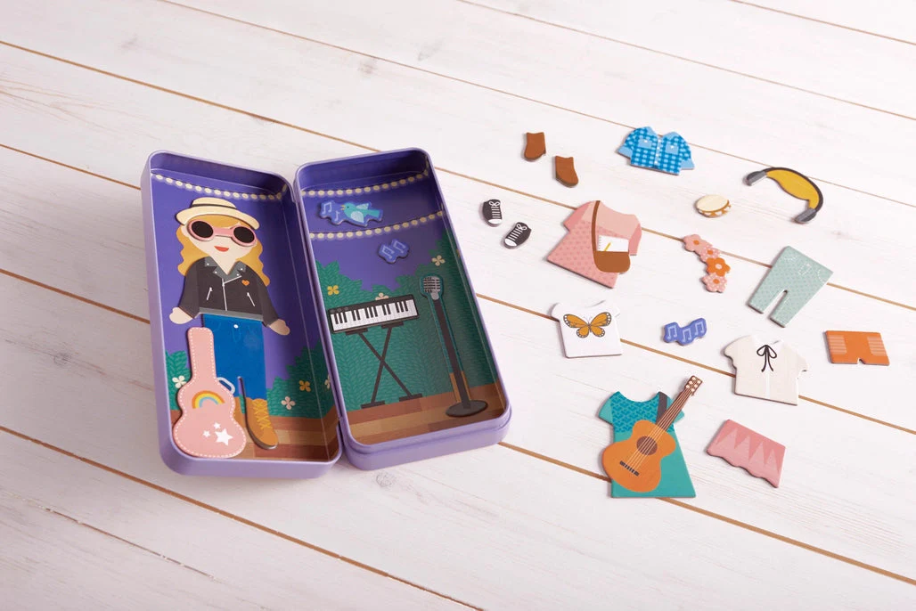 Chronical Books: Shine Bright Magnet Dress Up Set - Image 5