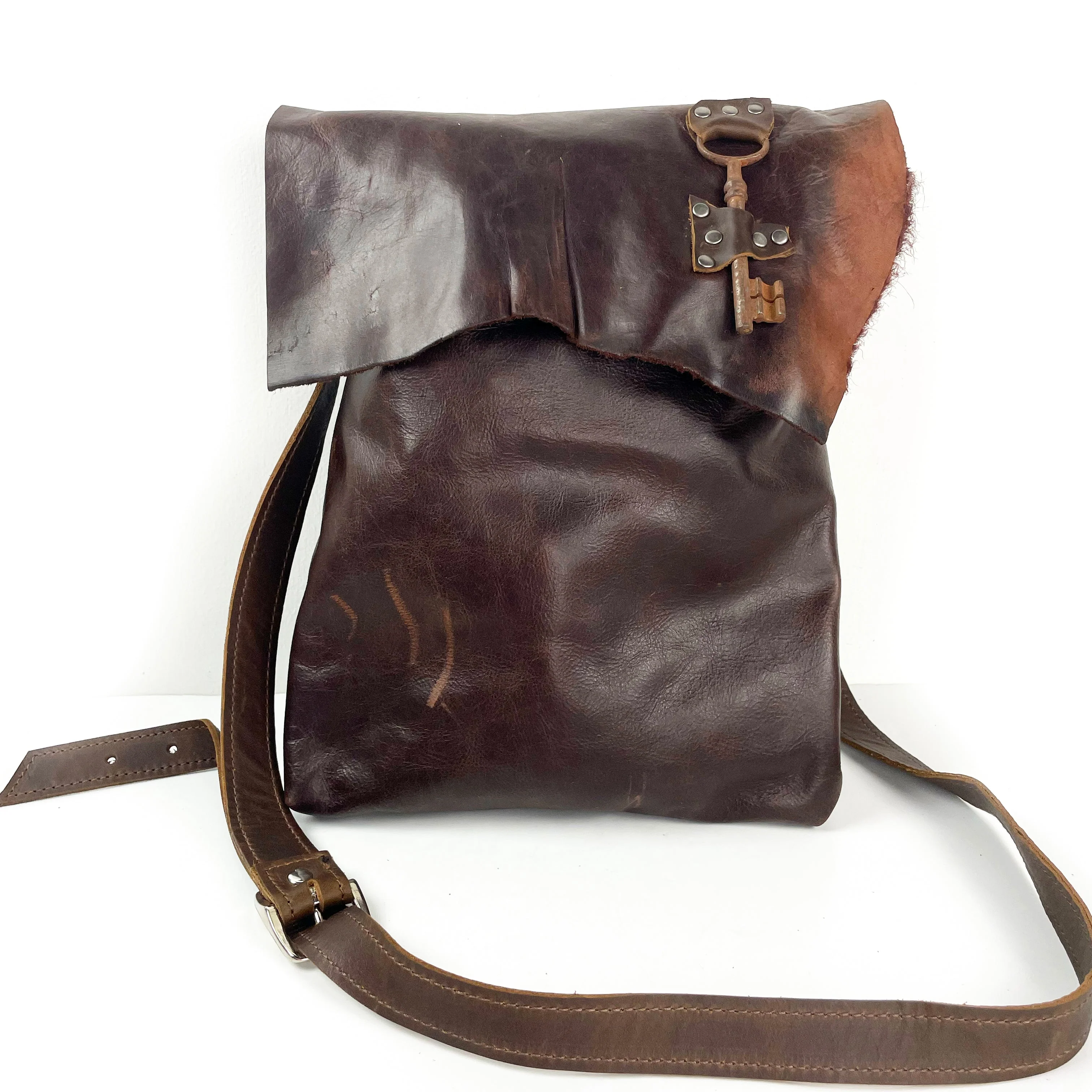 Divina Denuevo Bag: Urban Raw Edge Messenger - Image 2