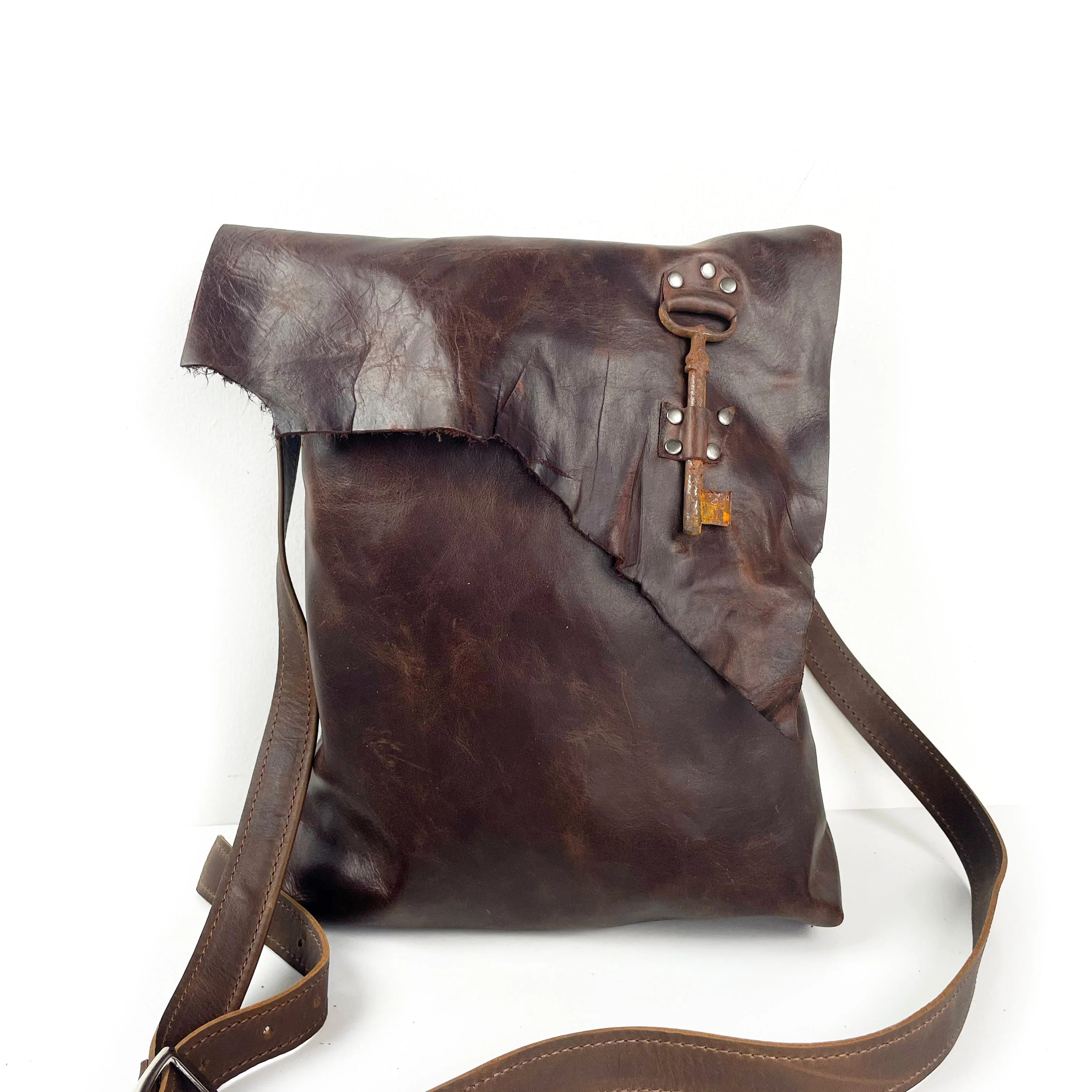 Divina Denuevo Bag: Urban Raw Edge Messenger - Image 3