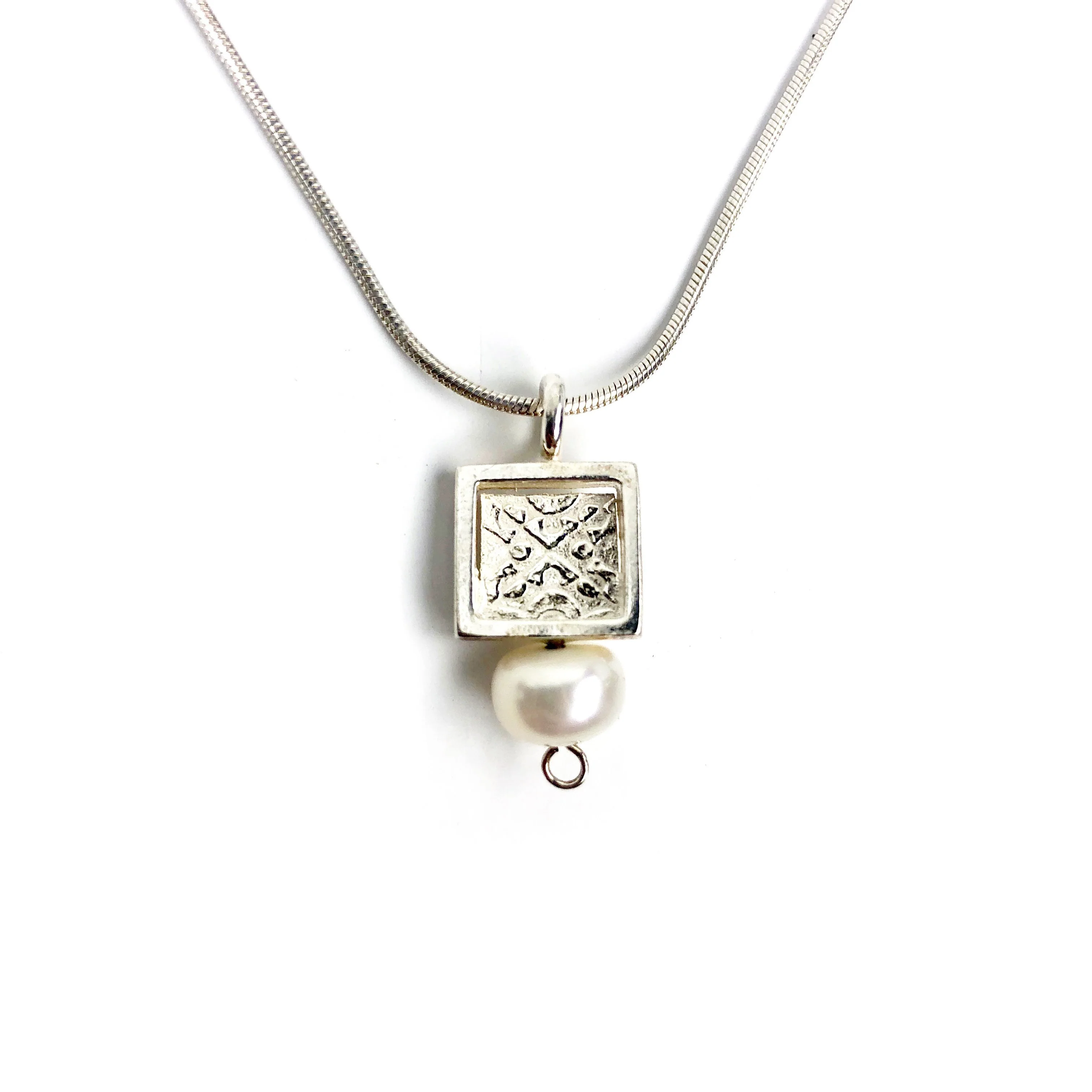 Donna D’Aquino Necklace: Pendant With Pearl - Image 2
