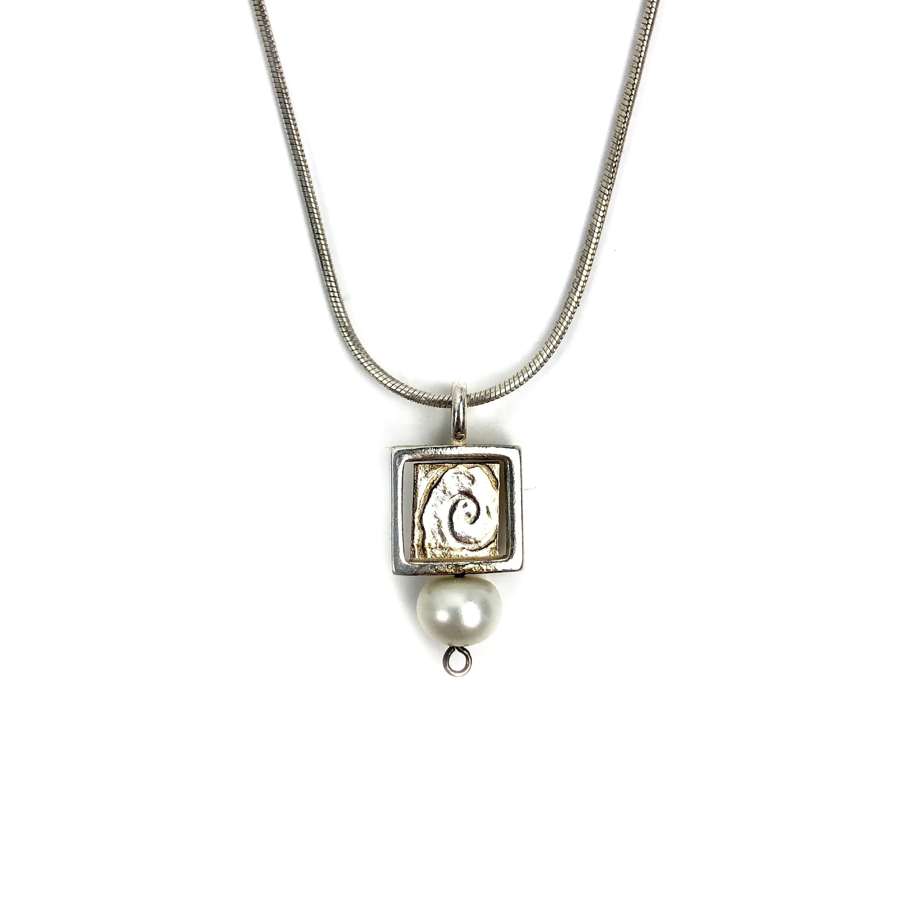 Donna D’Aquino Necklace: Pendant With Pearl - Image 3