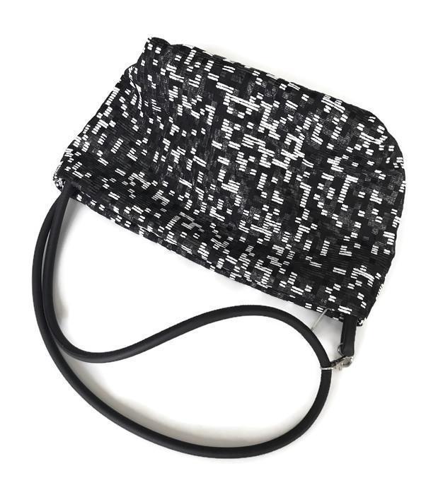 In-Zu Shoulder Bag: Medium Mouse - Image 4