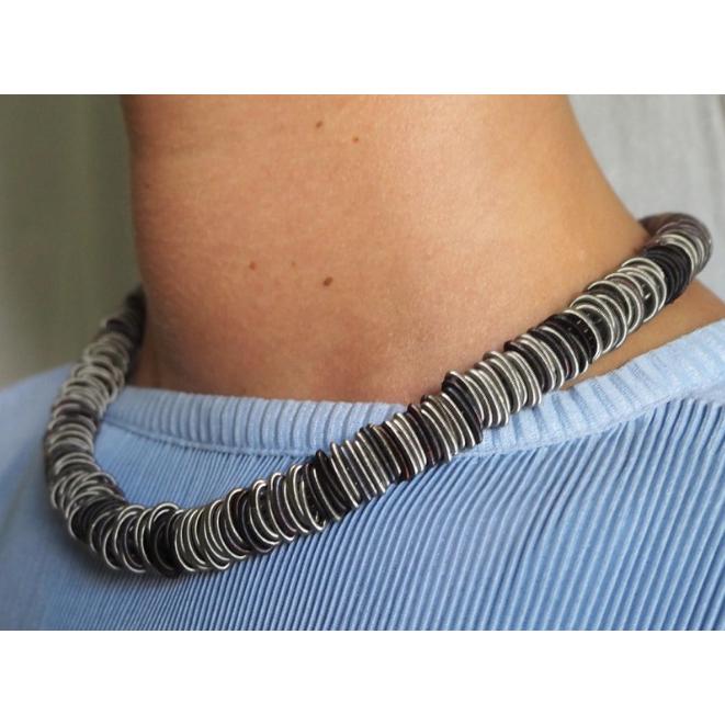 La Mollla: No 1 Necklace - Image 2