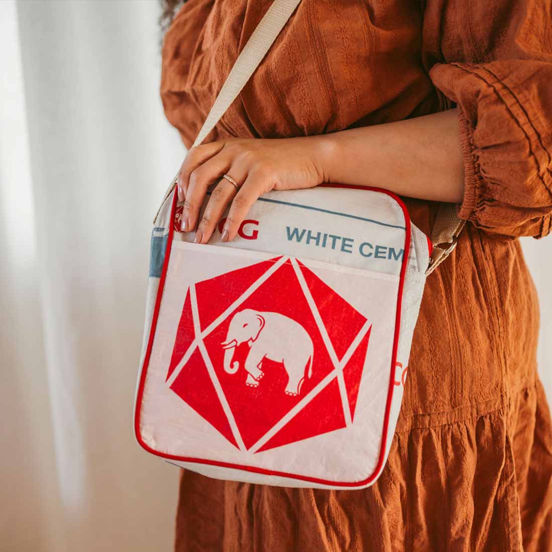 Malia Designs Bag: Diamond Elephant Crossbody - Image 2