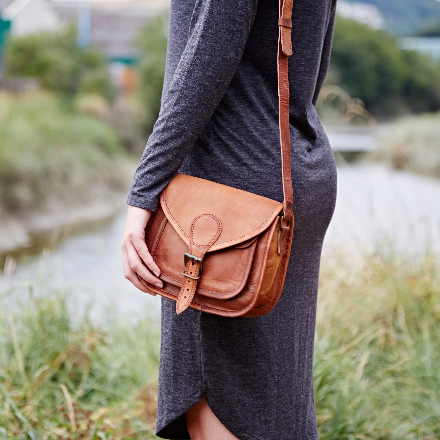Paper High Bag: Curved Leather Saddle Bag - Image 4