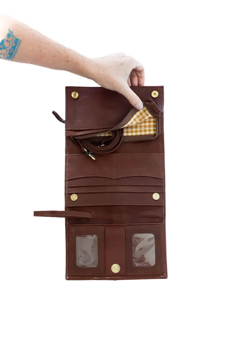 Sapahn Bag: Stanley Leather Crossbody Wristlet Wallet - Image 11