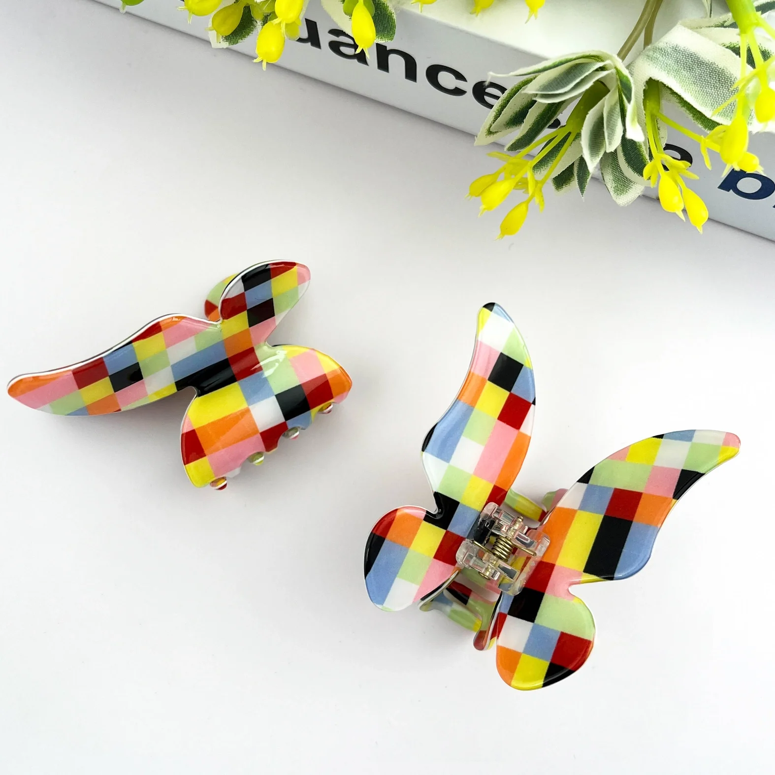 The Diva Soap Hair Claw: Colorful Checkerboard Butterfly - Image 3
